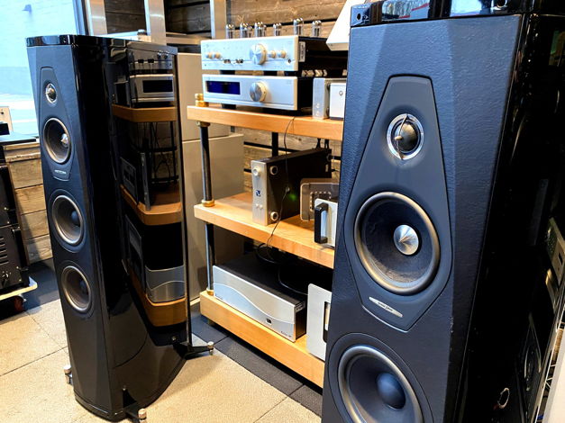 Sonus Faber Olympica III Speakers In Gloss Black and Le...