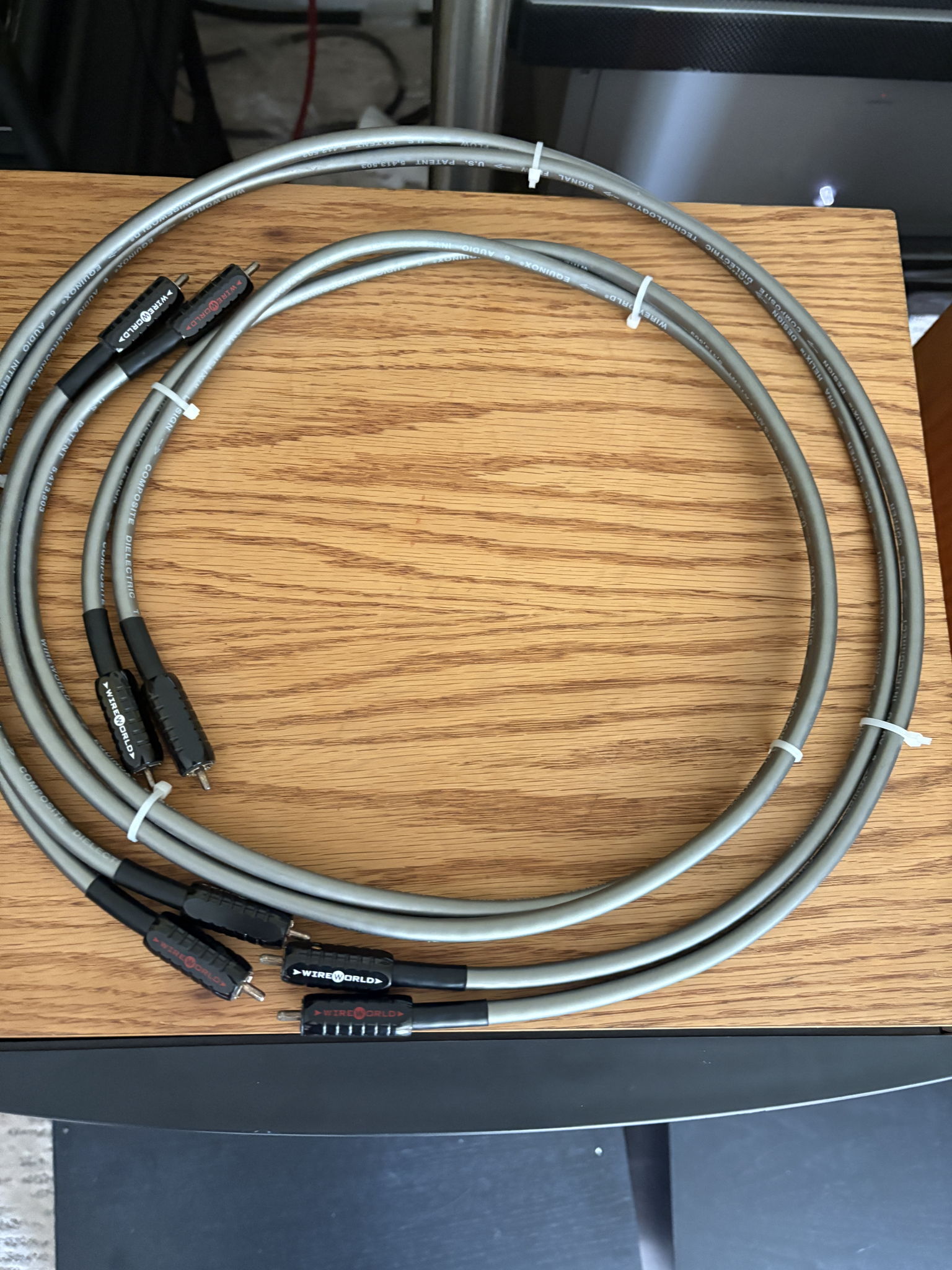 Wireworld Equinox 6 RCA interconnects, (2) 1m and (1) 1... 3