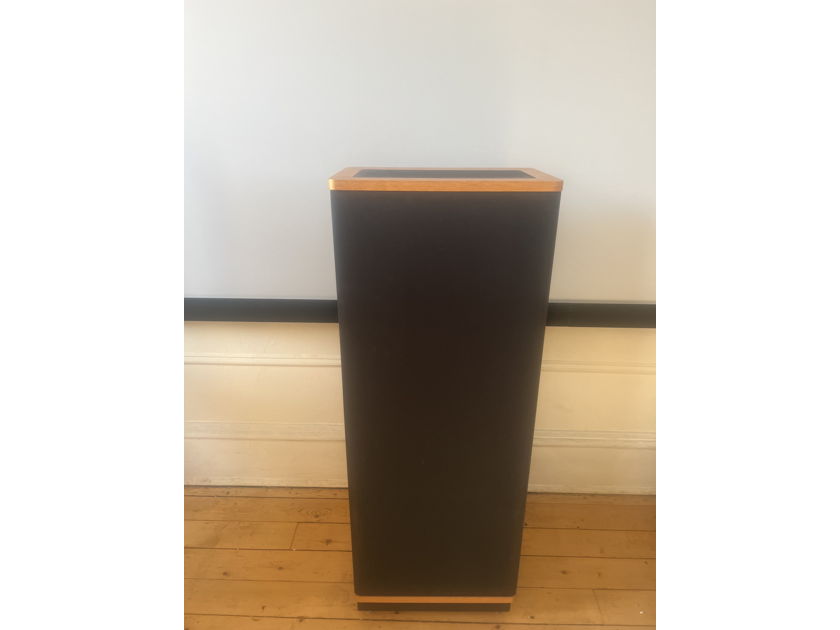 Vandersteen Model 2Ce Pair  Speakers Stands Included