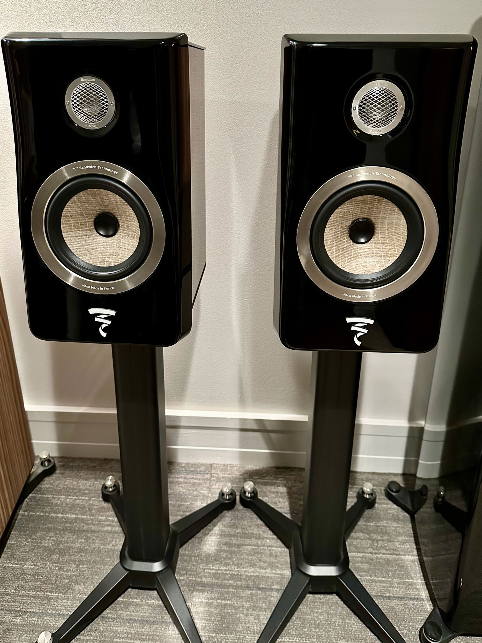 Focal Kanta 1 High Gloss Deep Black Front w Walnut Side... 5