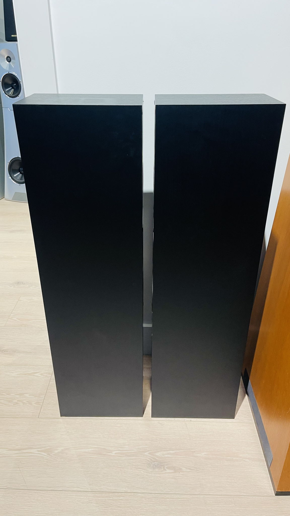 ELAC Uni-Fi 2.0 UF52 Floorstanding Full Range Speaker P... 6