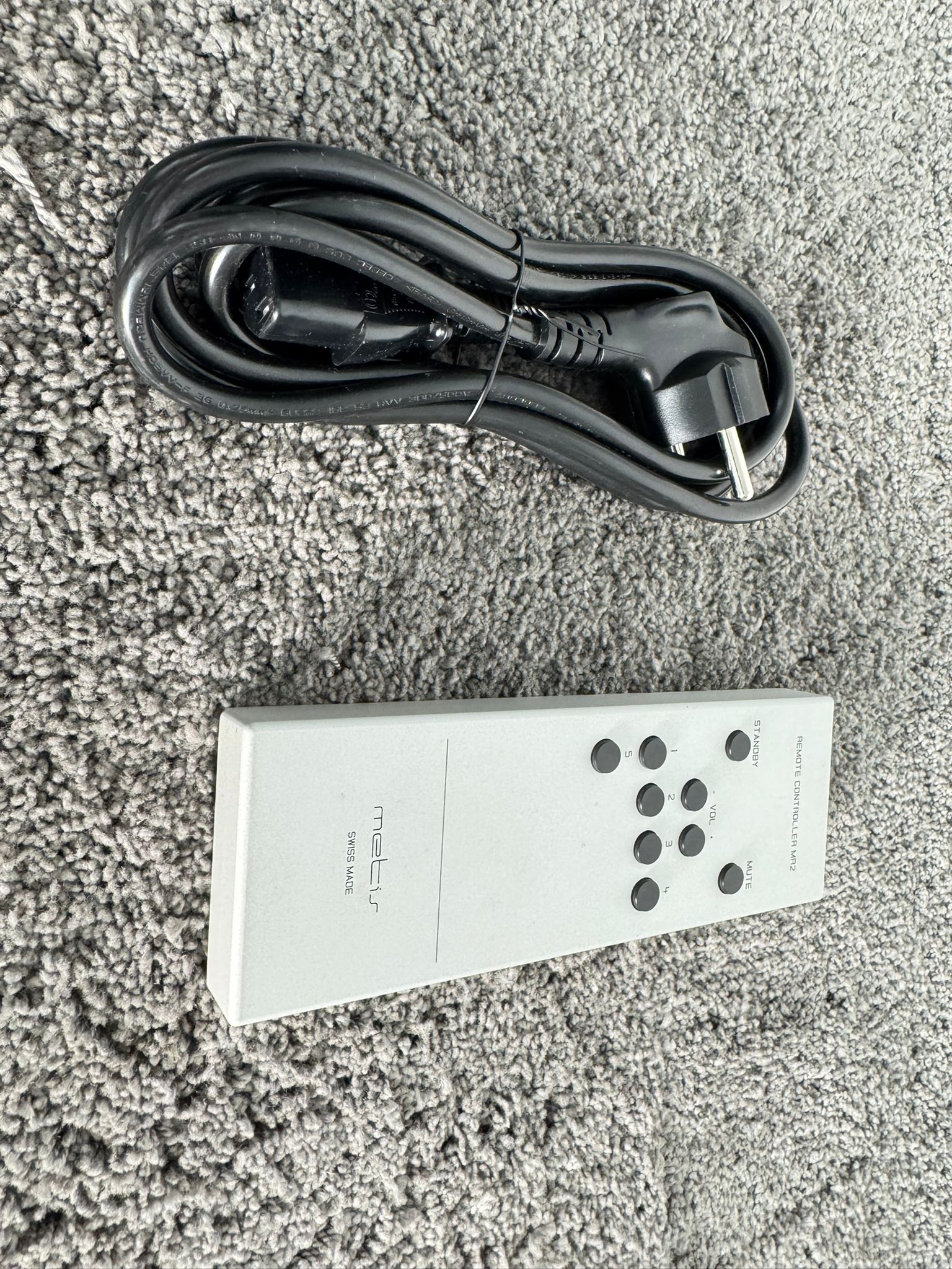 Goldmund Metis 2 pre amplifier in silver 10