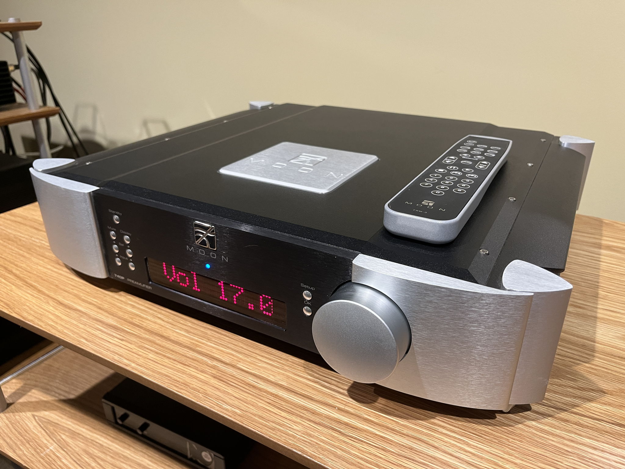 Simaudio Moon 740P Reference balanced preamplifier 4