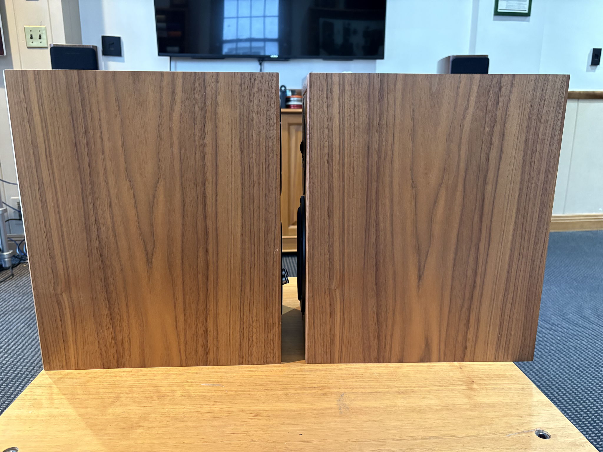 Dynaudio Heritage Special Bookshelf Speakers in America... 4