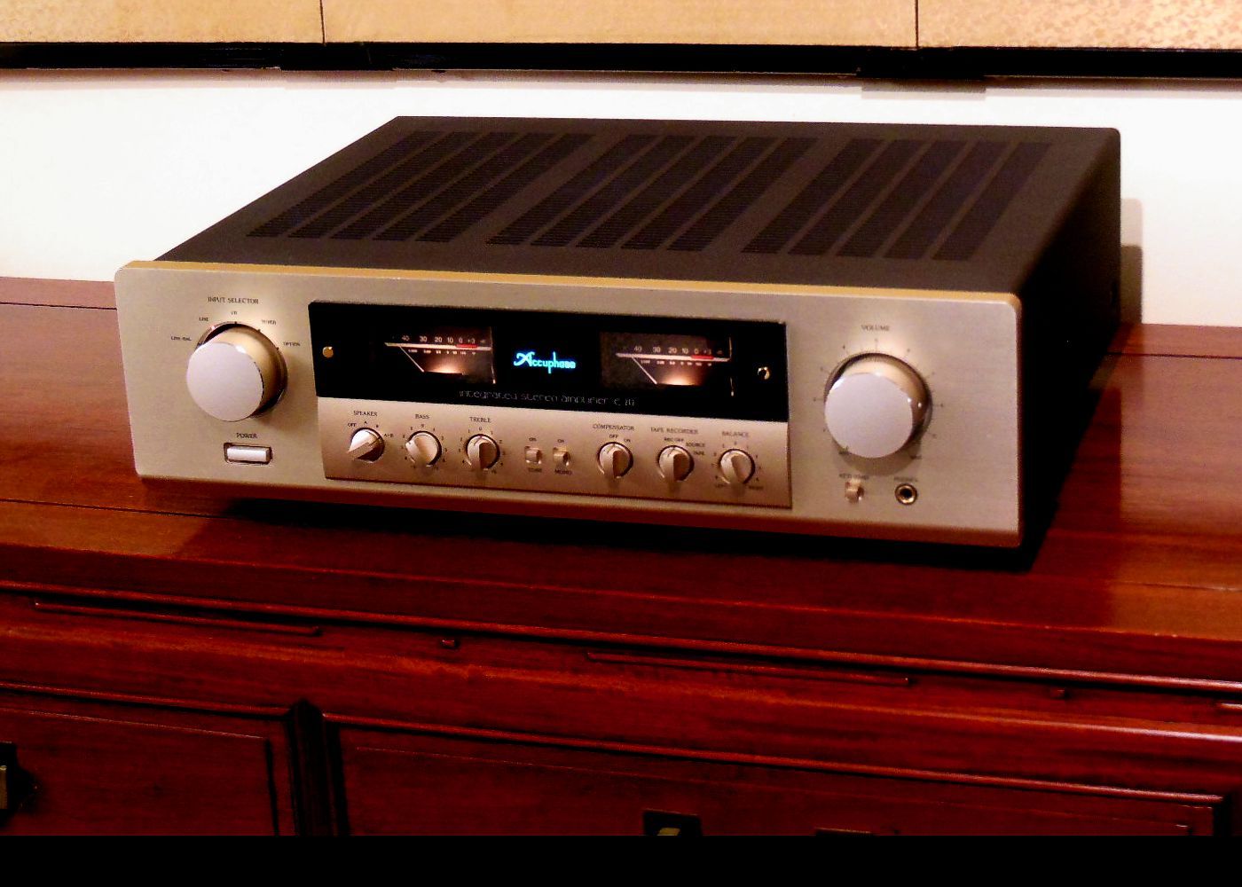 Accuphase E-212 Integrated 
