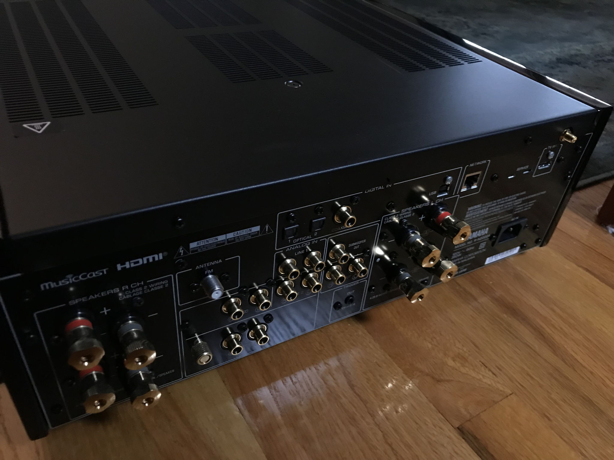 Yamaha R-N2000A Network Receiver 2