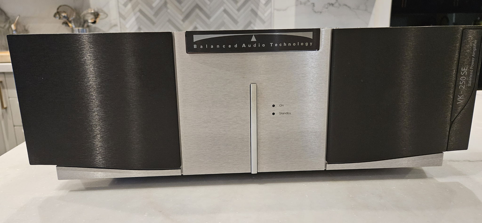 Balanced Audio Technology VK-250 se