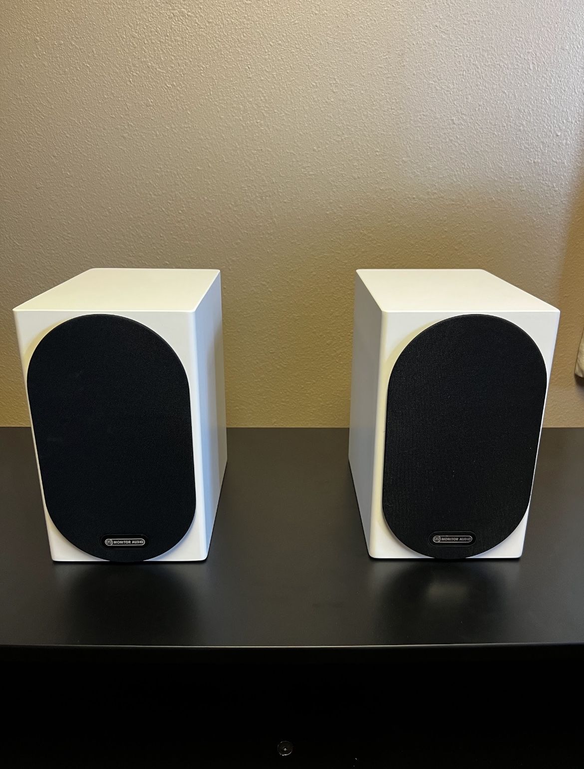 Monitor Audio Silver 50 With Stands 3