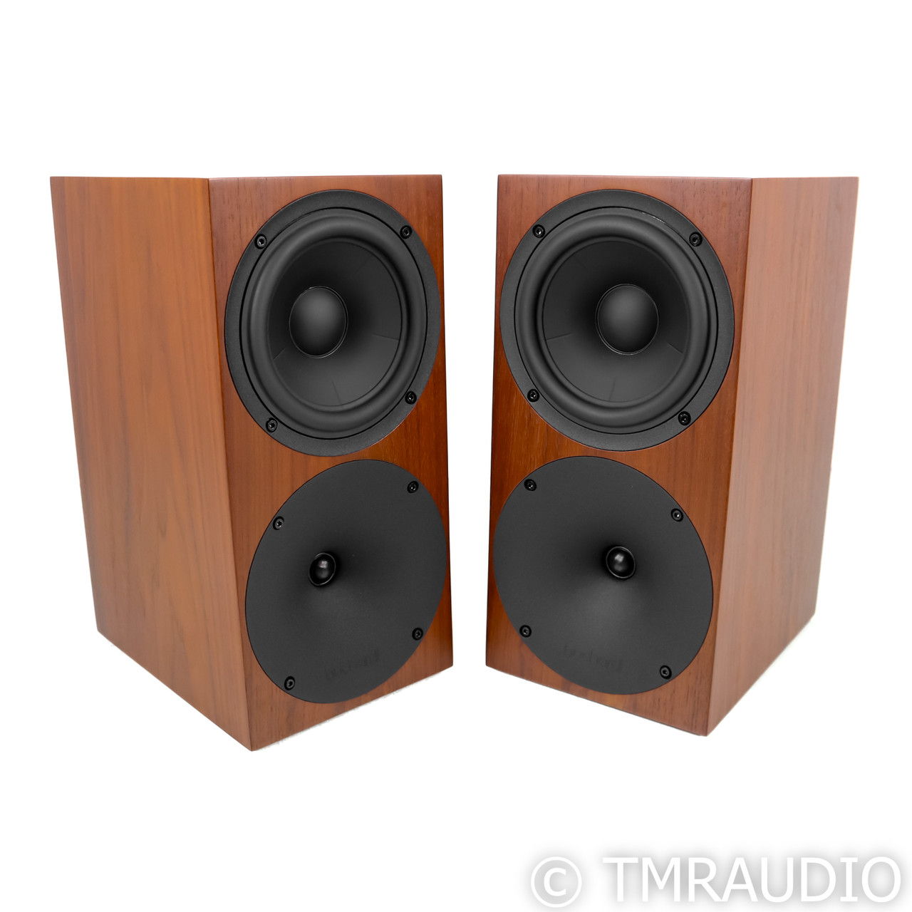 Buchardt Audio S400 Bookshelf Speakers; Smoked Oak Pair...