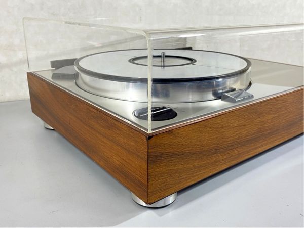 Luxman PD-300 Vacuum Turntable 5