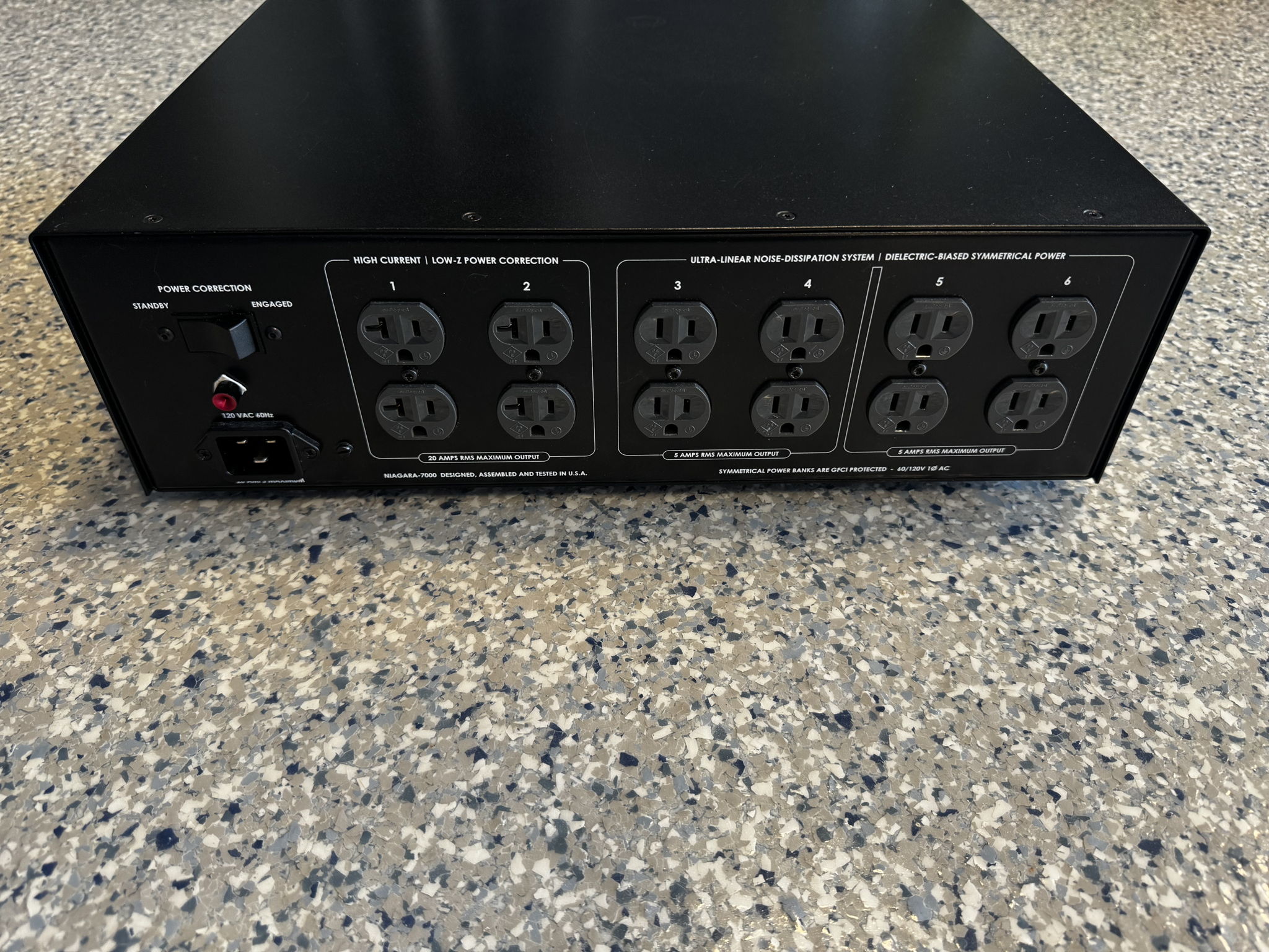 AudioQuest Niagara 7000 Power Conditioner 2