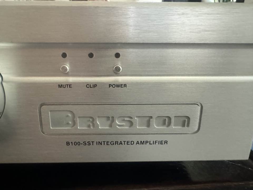 Bryston  B100-SST Integrated Amplifier 4