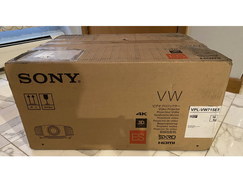 Sony VPL-VW715ES