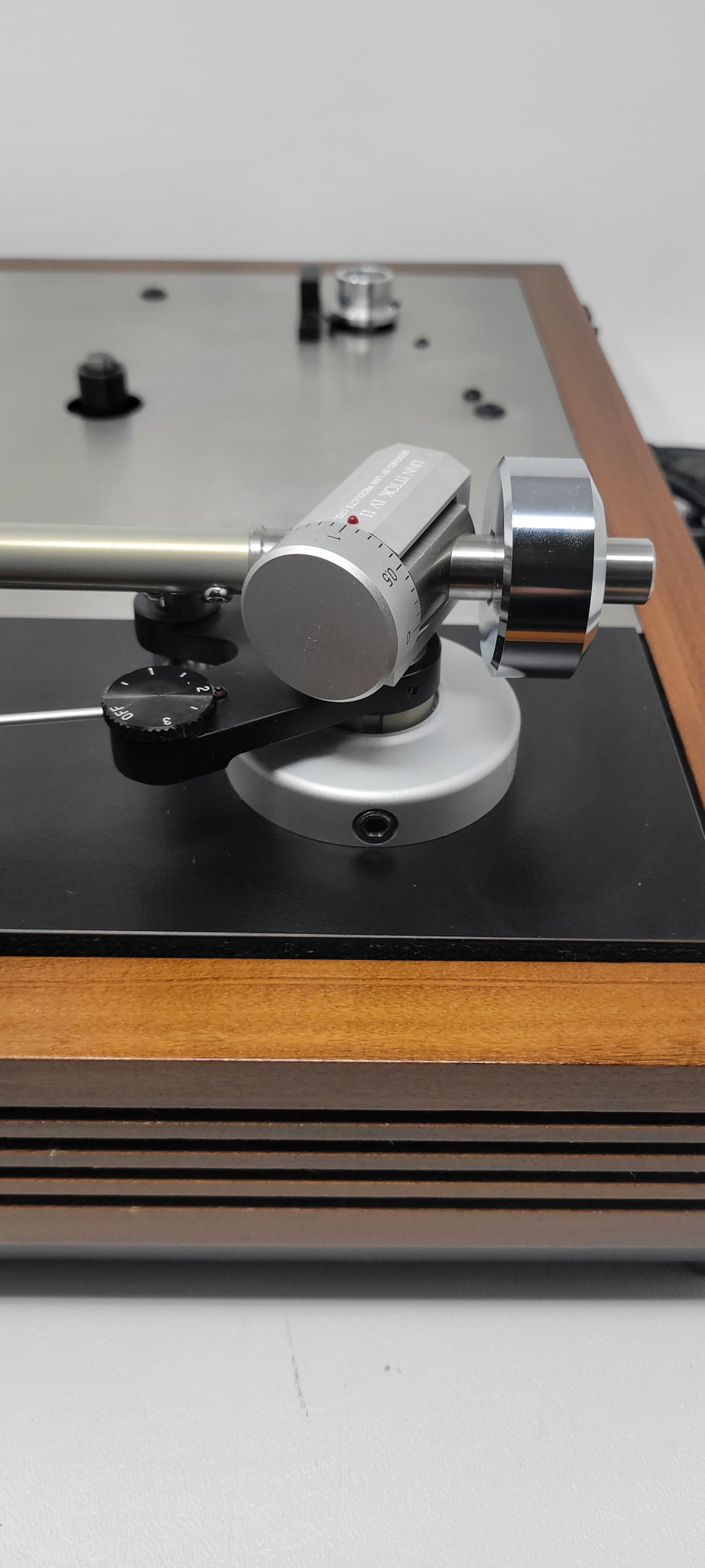 Linn LP12 with Ittok LVII tonearm 13