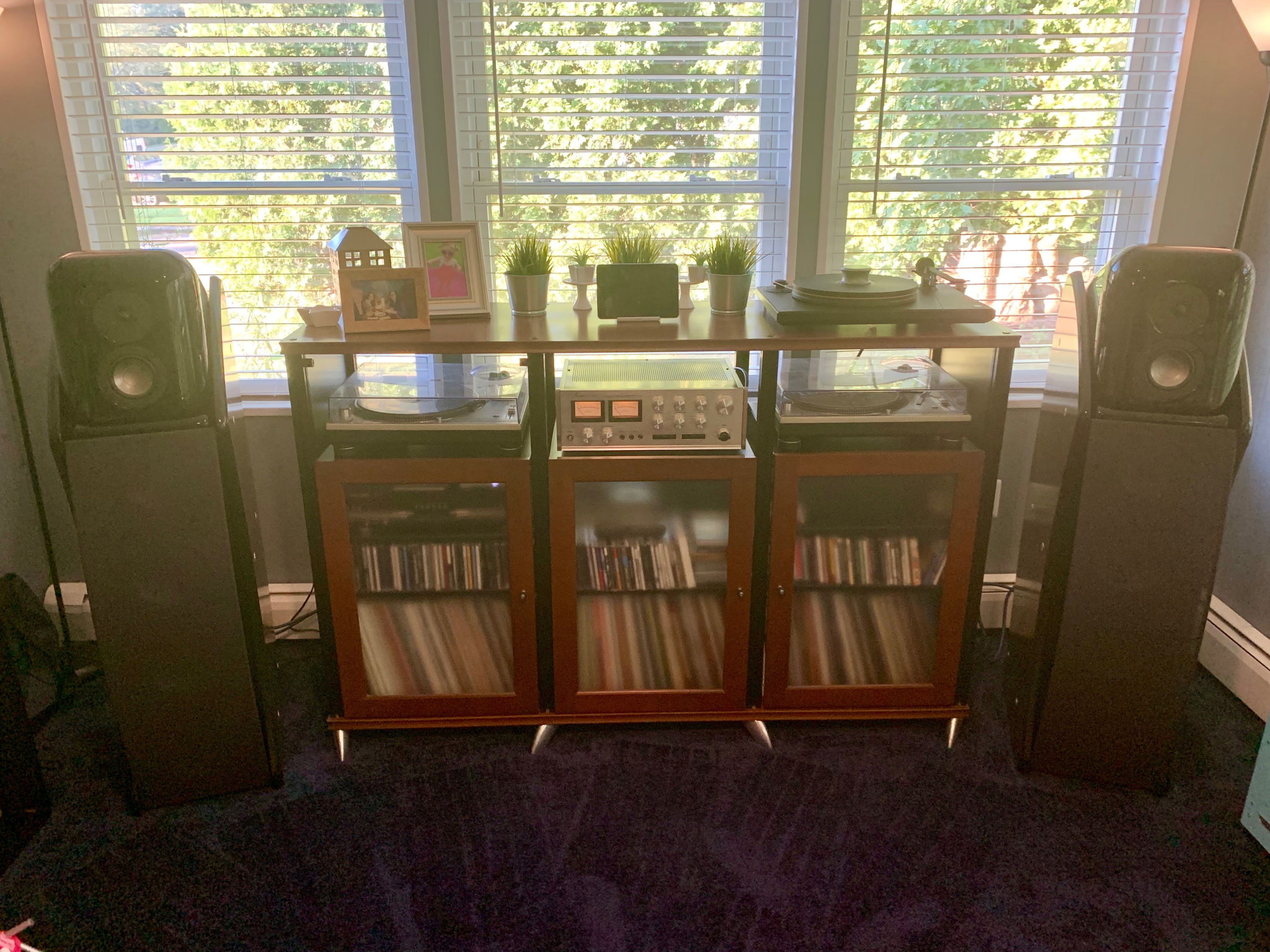 Doors added on and second Technics 1200 on display