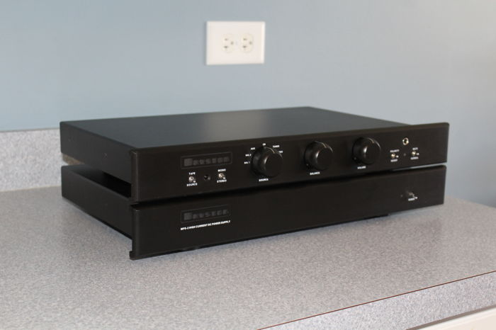 Bryston BP26 & MPS2 preamplifier and power supply FACTO...