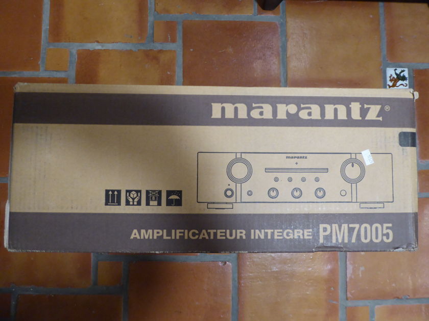 Marantz PM7005 Integrated Amp w/ Built-in DAC New/Unopened