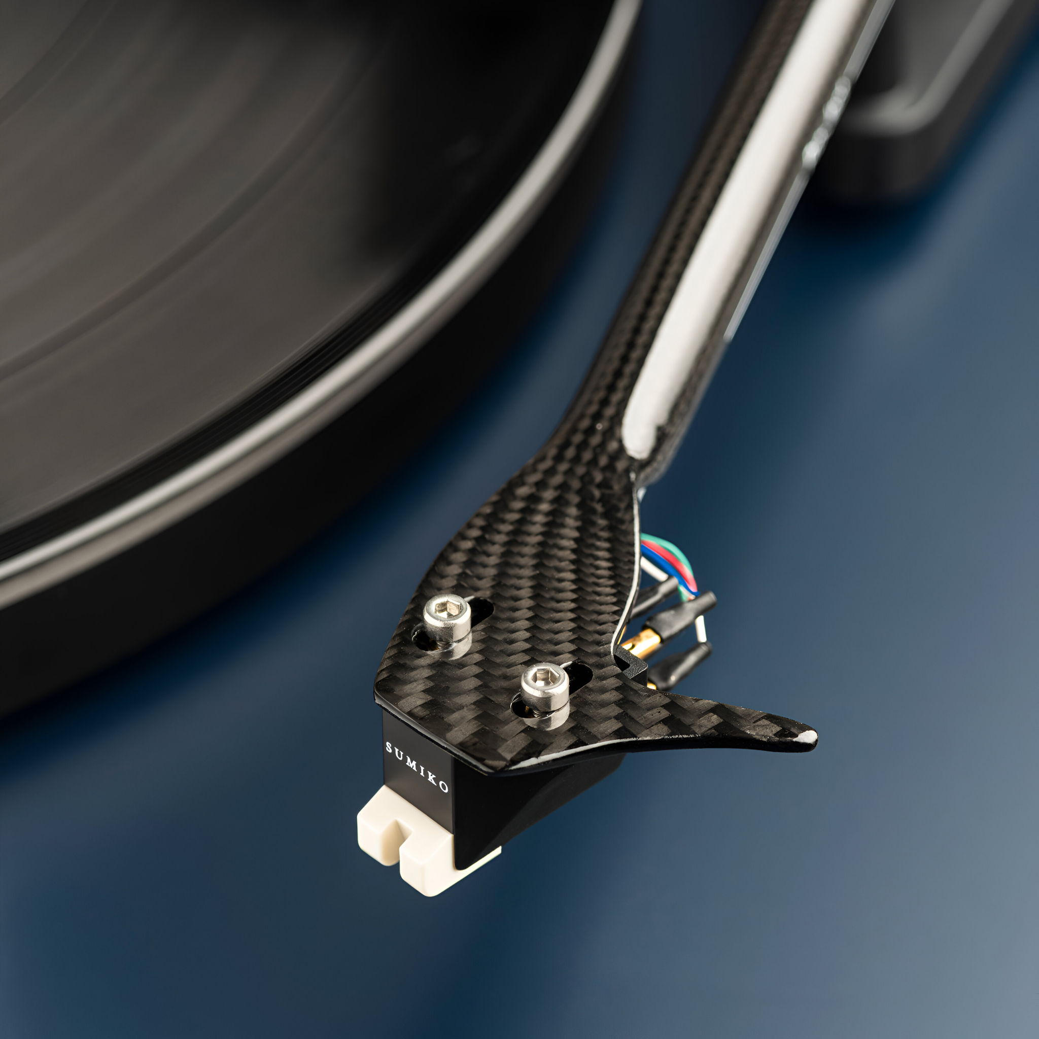 Pro-Ject Debut Carbon EVO Turntable with Rainier Cartri... 7