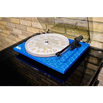 Beatles SE Pro-Ject Essential III Turntable -SGT. Peppe...