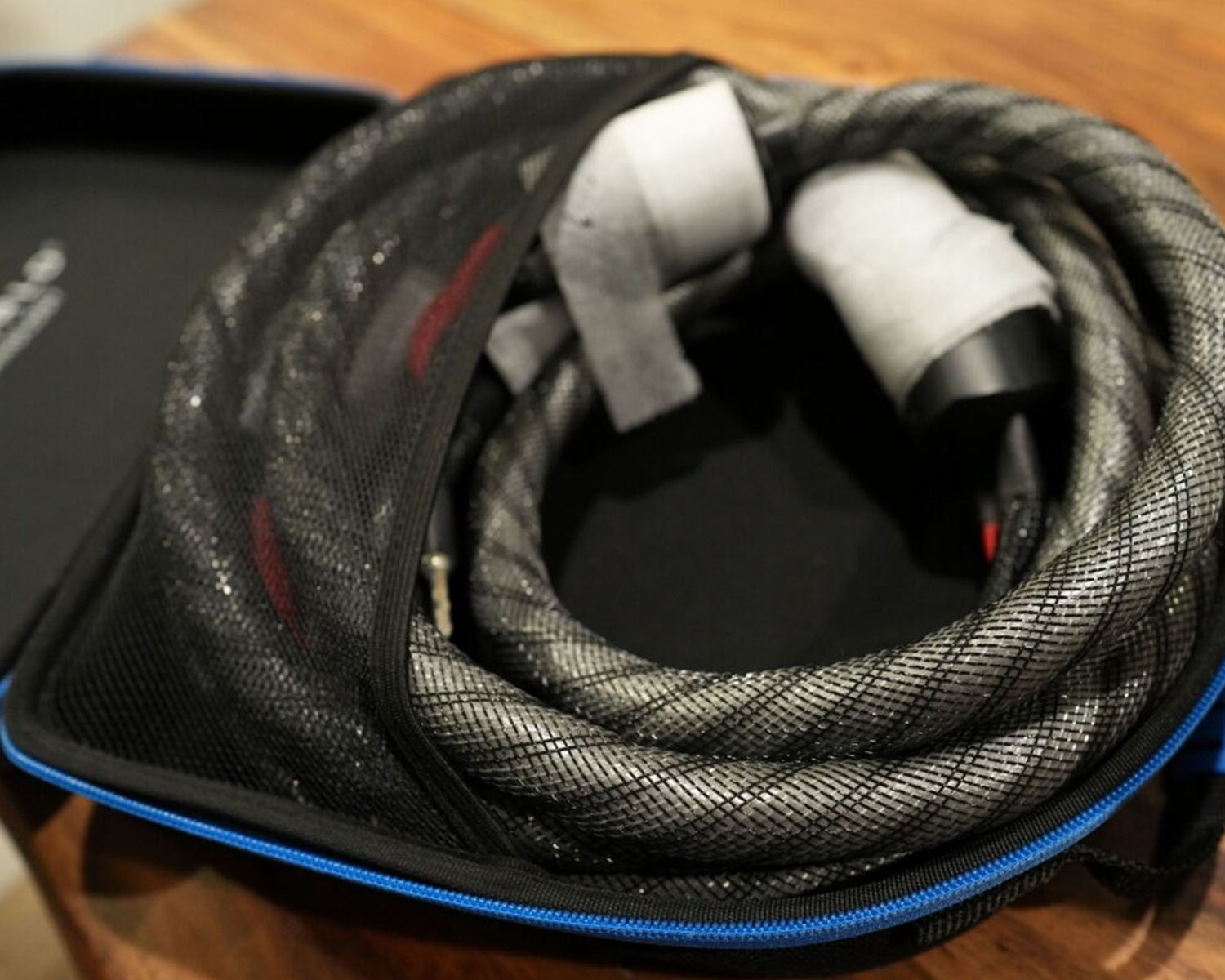 Wireworld Eclipse 10  Speaker Cables Pair 2.5M 2