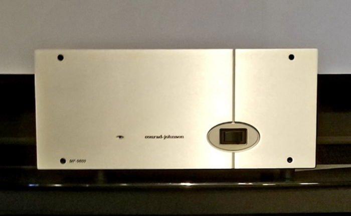 conrad-johnson MF-5600  5 Channel conrad-johnson Amplifier