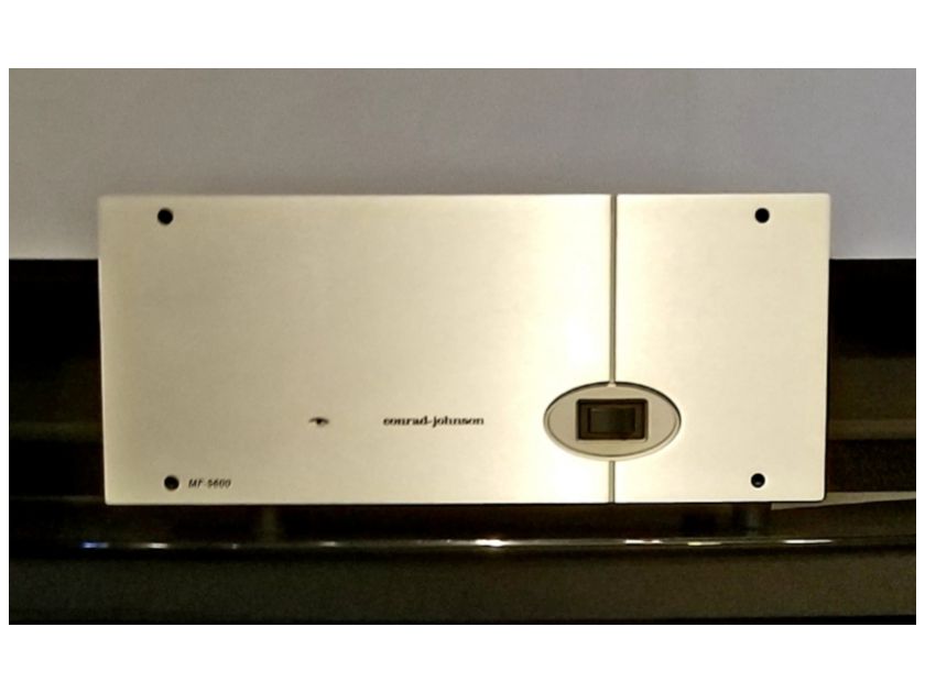 conrad-johnson MF-5600  5 Channel conrad-johnson Amplifier