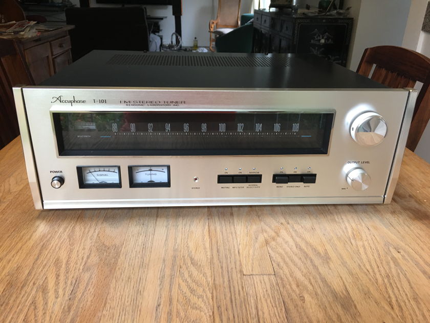 Accuphase T-101 NEAR MINT