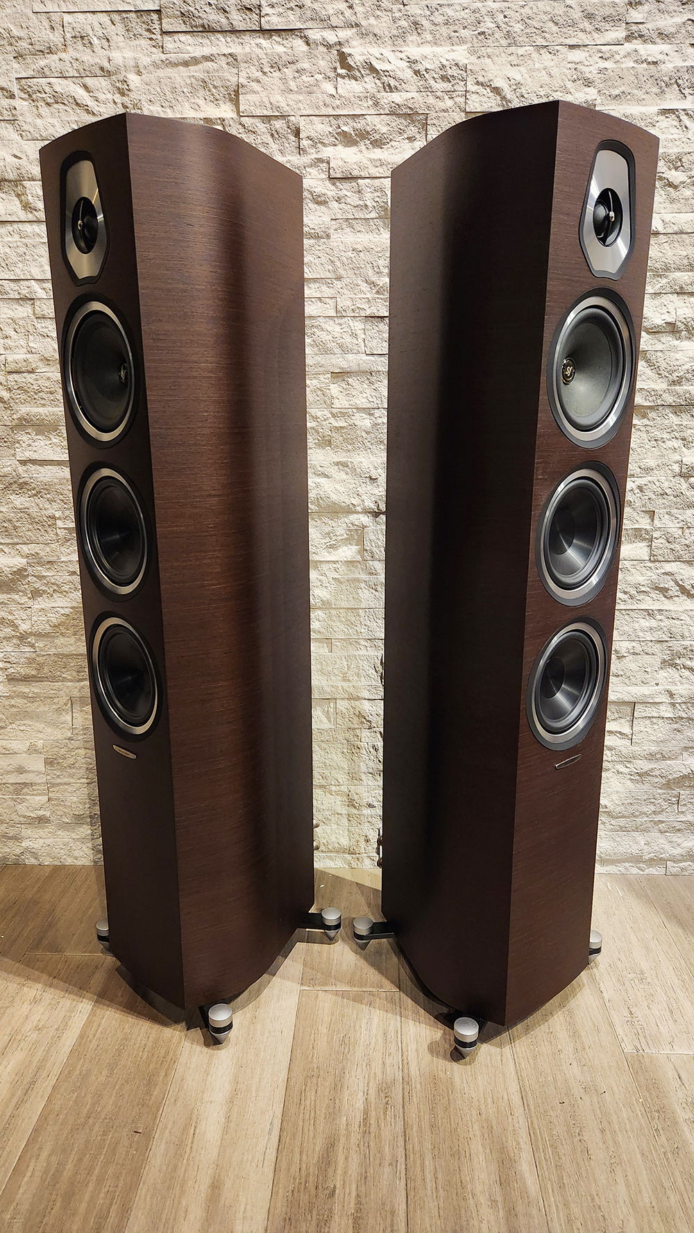 Sonus Faber Sonetto III - Elegant Italian Slim Floorsta... 5