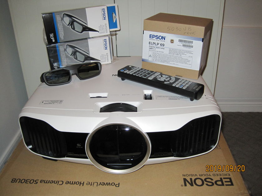 Epson Powerlite 5030UB projector - Excellent condition