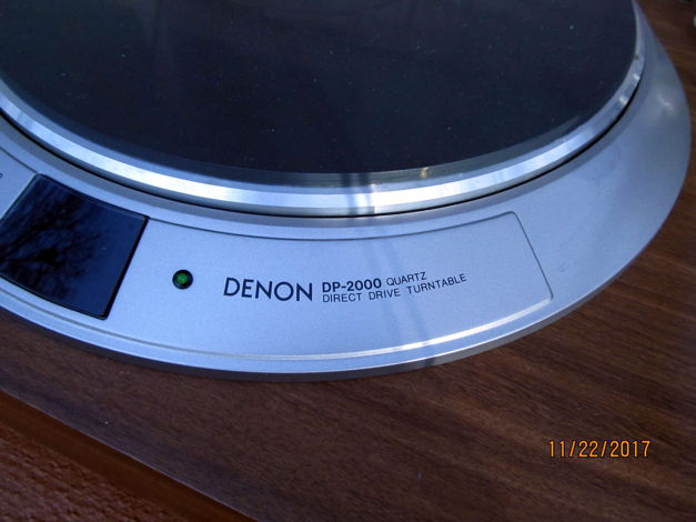 Denon DP-2000 Quartz Direct Drive Turntable