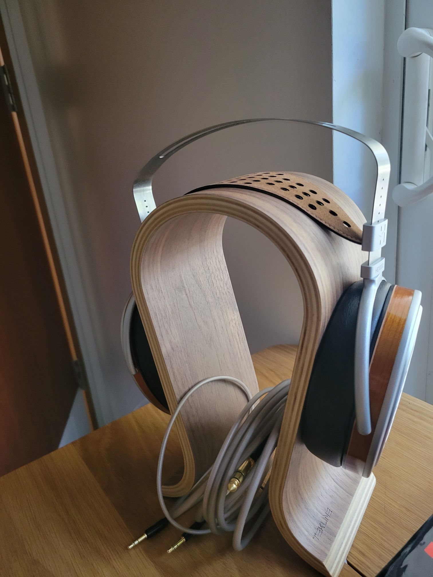 HiFiman 1000 V2 headphones