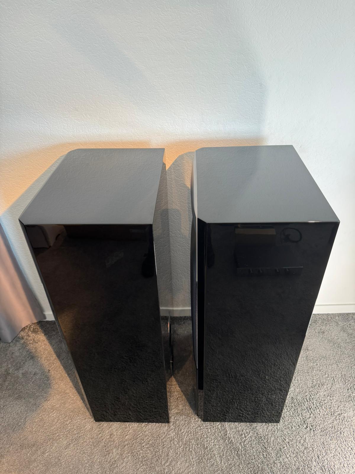JBL S4700 speakers in black gloss from summer 2025 4