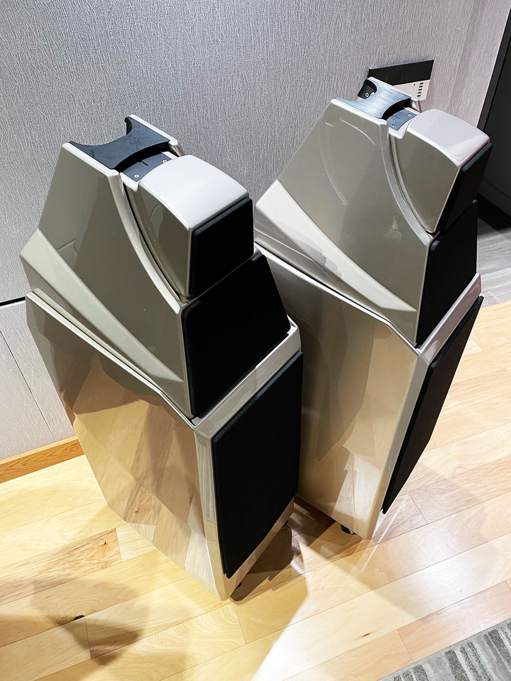 Wilson Audio Certified Authentic Pre-Owned, Desert Silv... 2