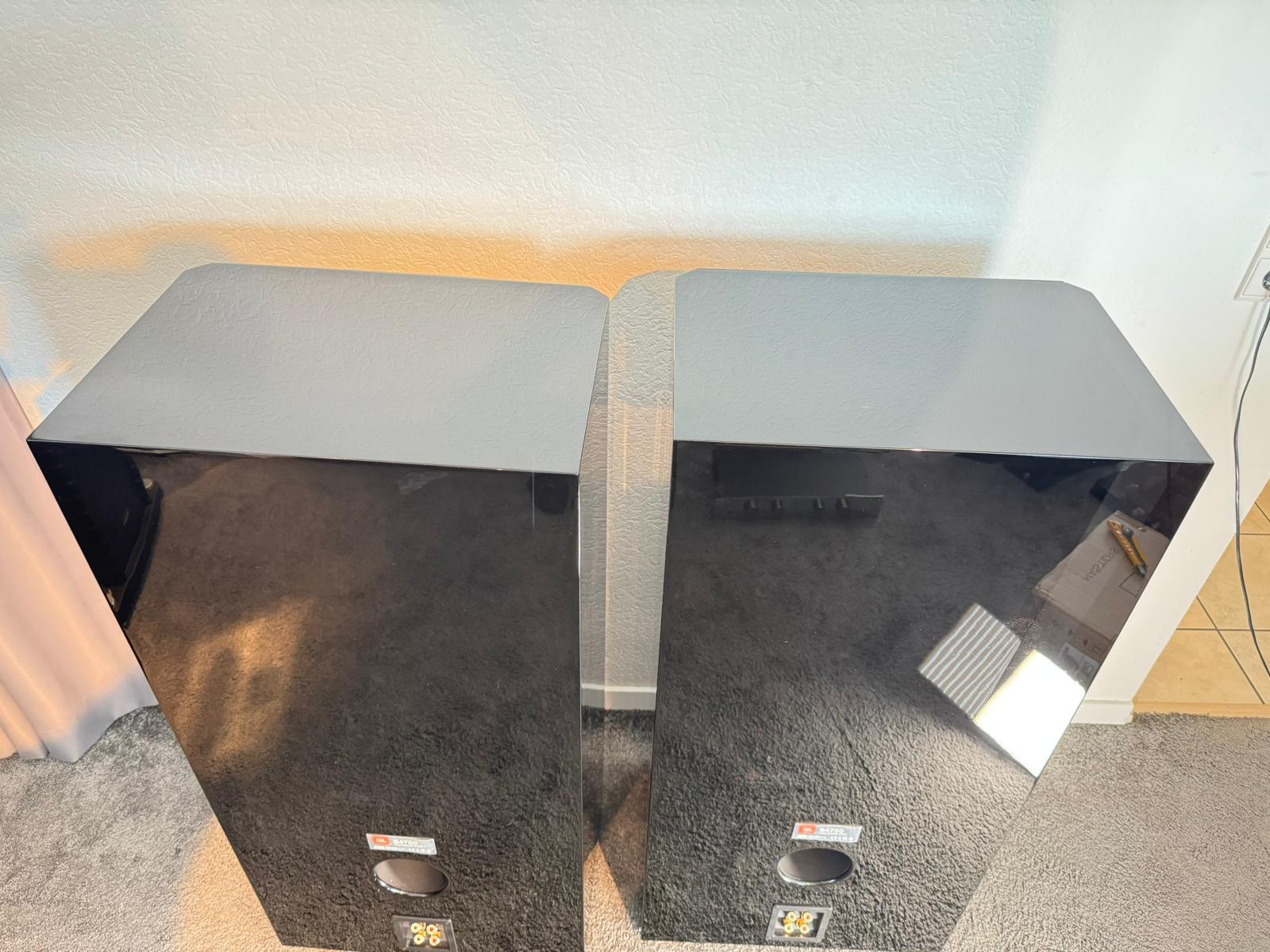 JBL S4700 speakers in black gloss from summer 2025 9