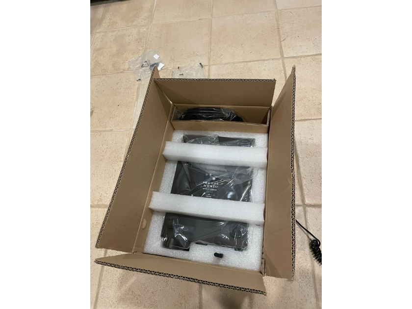 Sennheiser HDV 820-Brand New (Open box)
