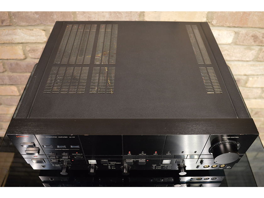 Luxman LV-117 - 110 Watt / Ch Integrated Amplifier