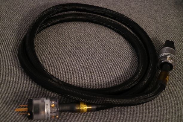 Isoclean - Focus - High End Power Cable 2M 20A IEC to 1...