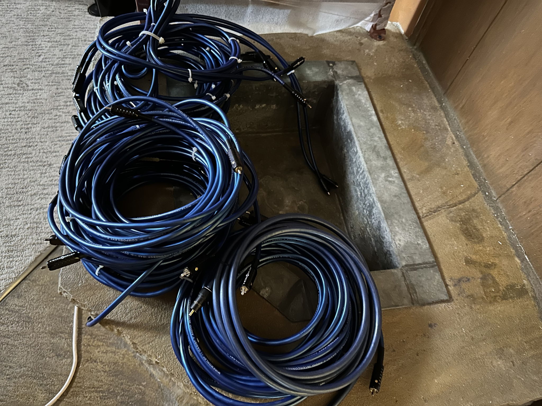 Wireworld Oasis 7 RCA interconnects blowout, various le...