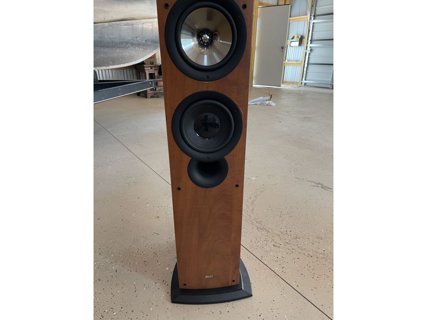KEF Reference