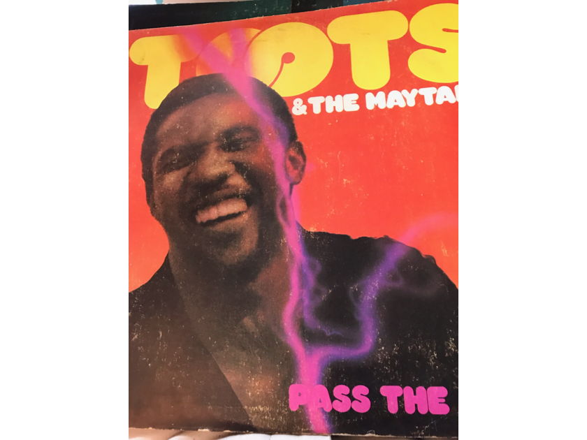 toots pass the pipe