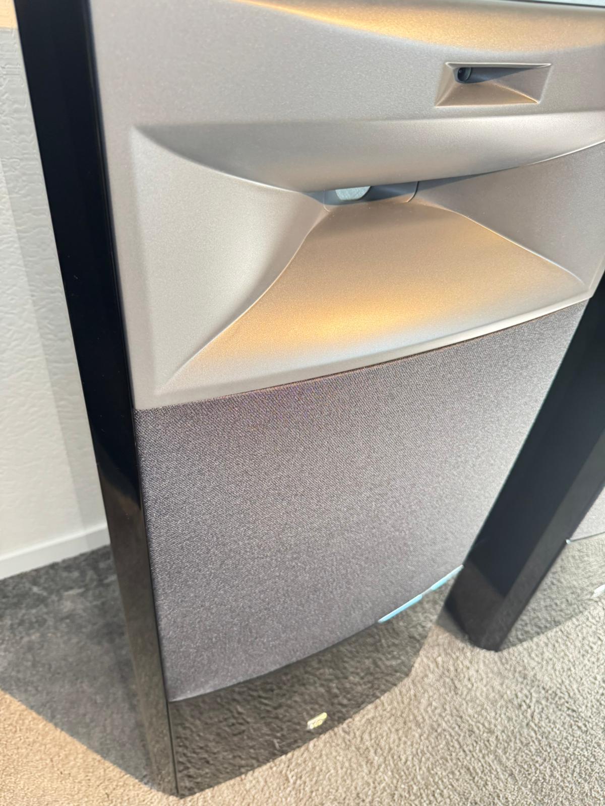 JBL S4700 speakers in black gloss from summer 2025 16