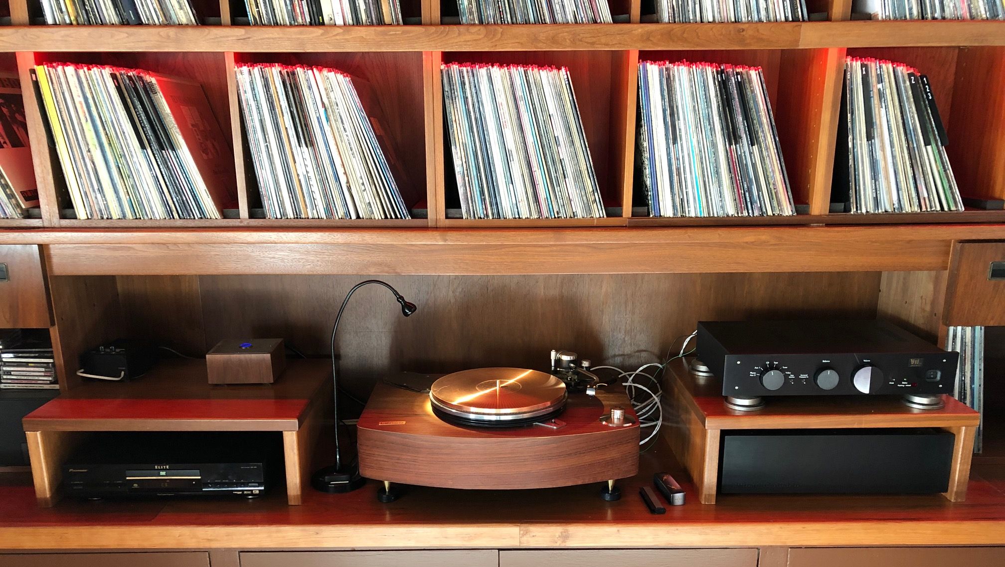 VPI Preamp replaced with a McIntosh MX-110 right after this picture was taken.