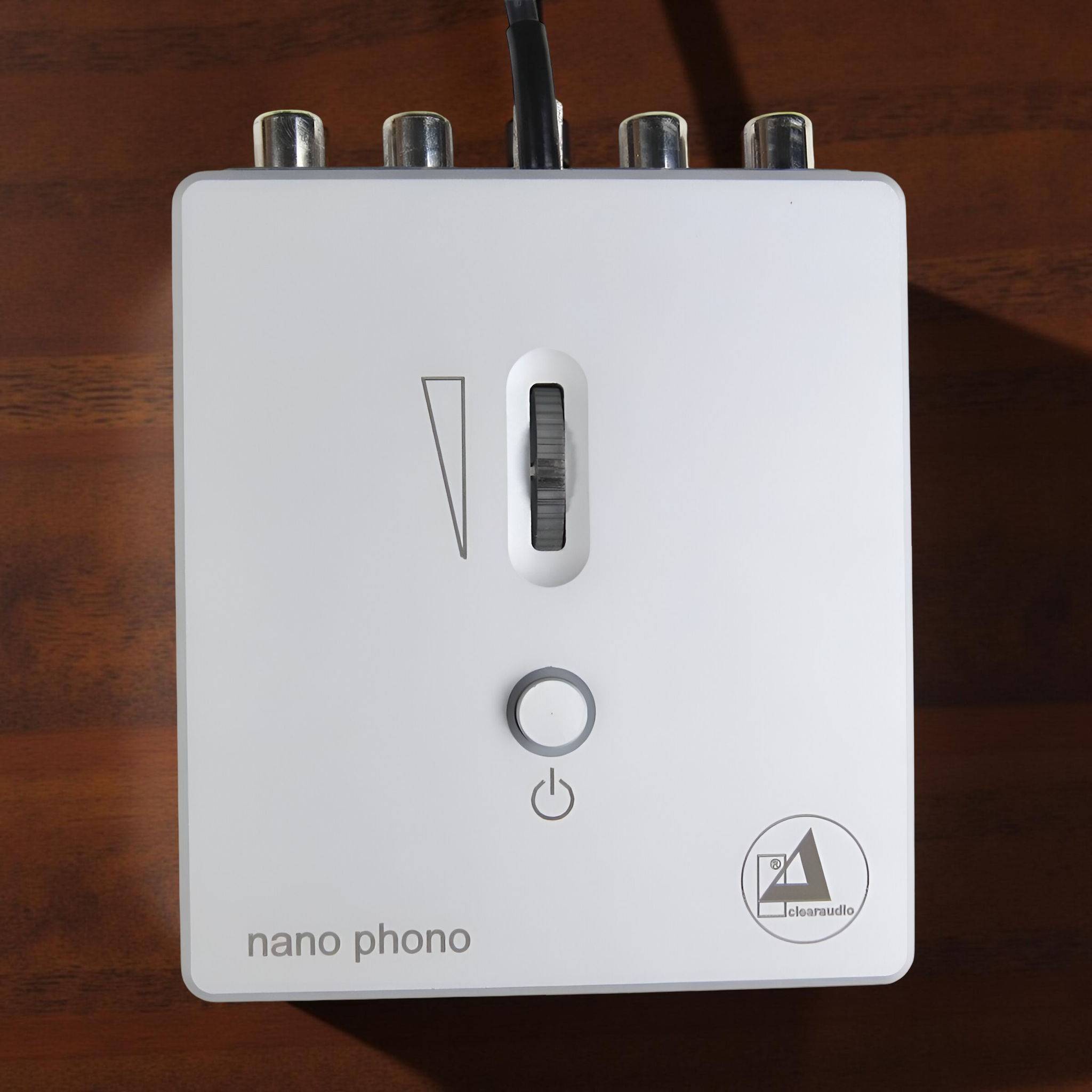 Clearaudio Nano V2 The Battery-Powered German MM/MC Pho...