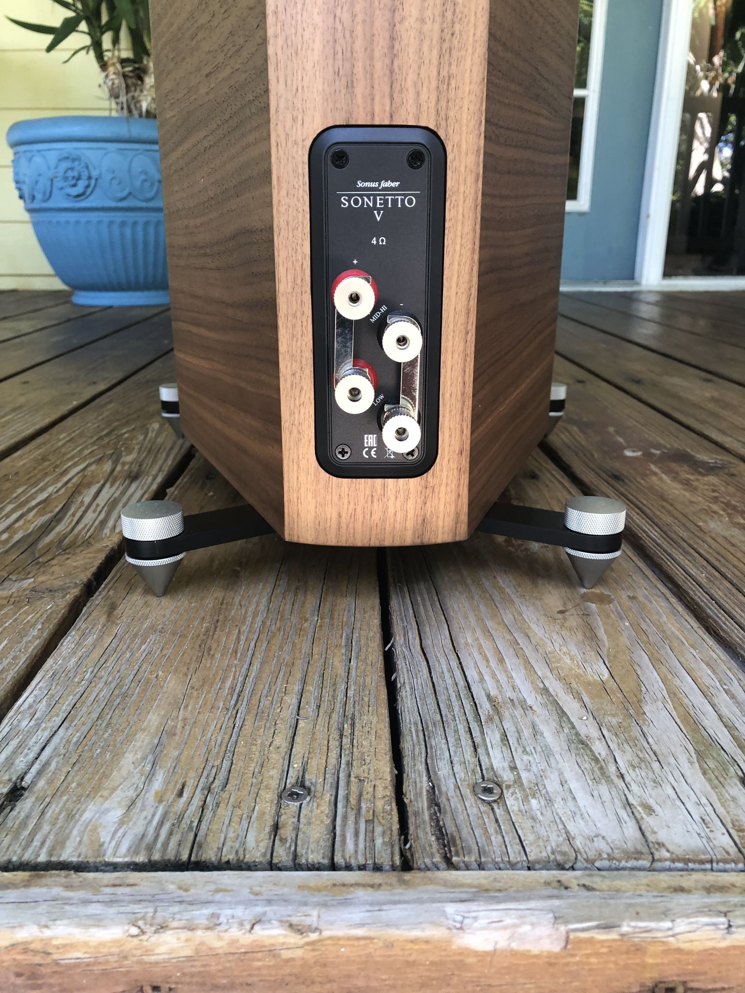 Sonus Faber Sonetto V floorstanders in Walnut 9