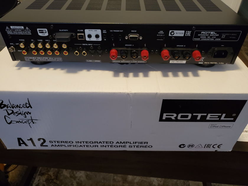 Rotel A12 Integrated Amplifier w/ built-in USB DAC Fantastic Unit