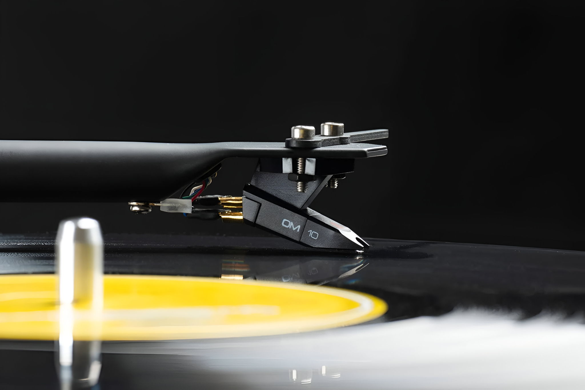 Pro-Ject T1 EVO in Gloss White with Ortofon OM10e Phono... 8