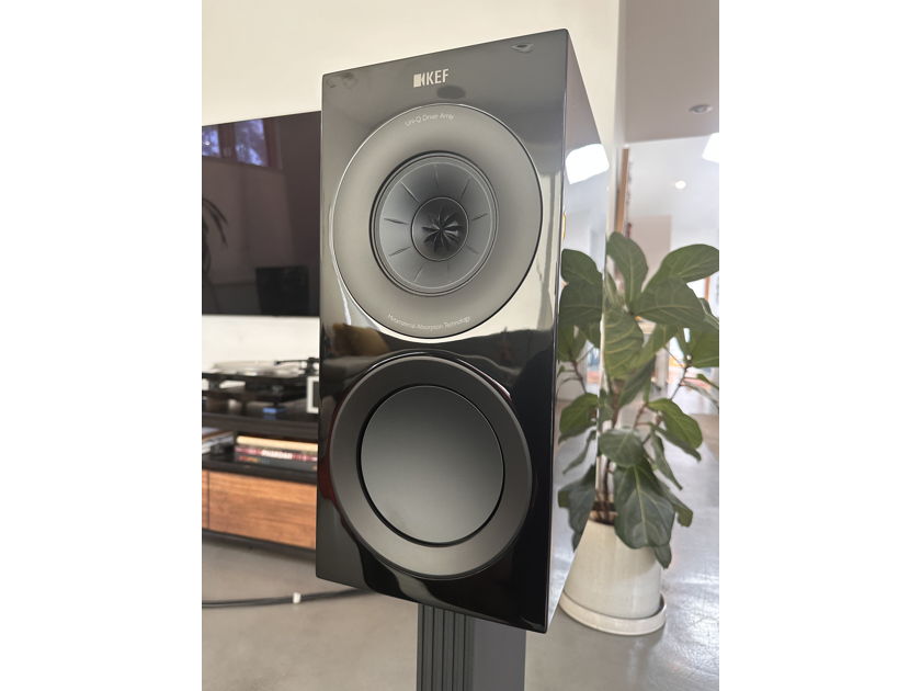 KEF  R3 META with matching KEF S3 stands