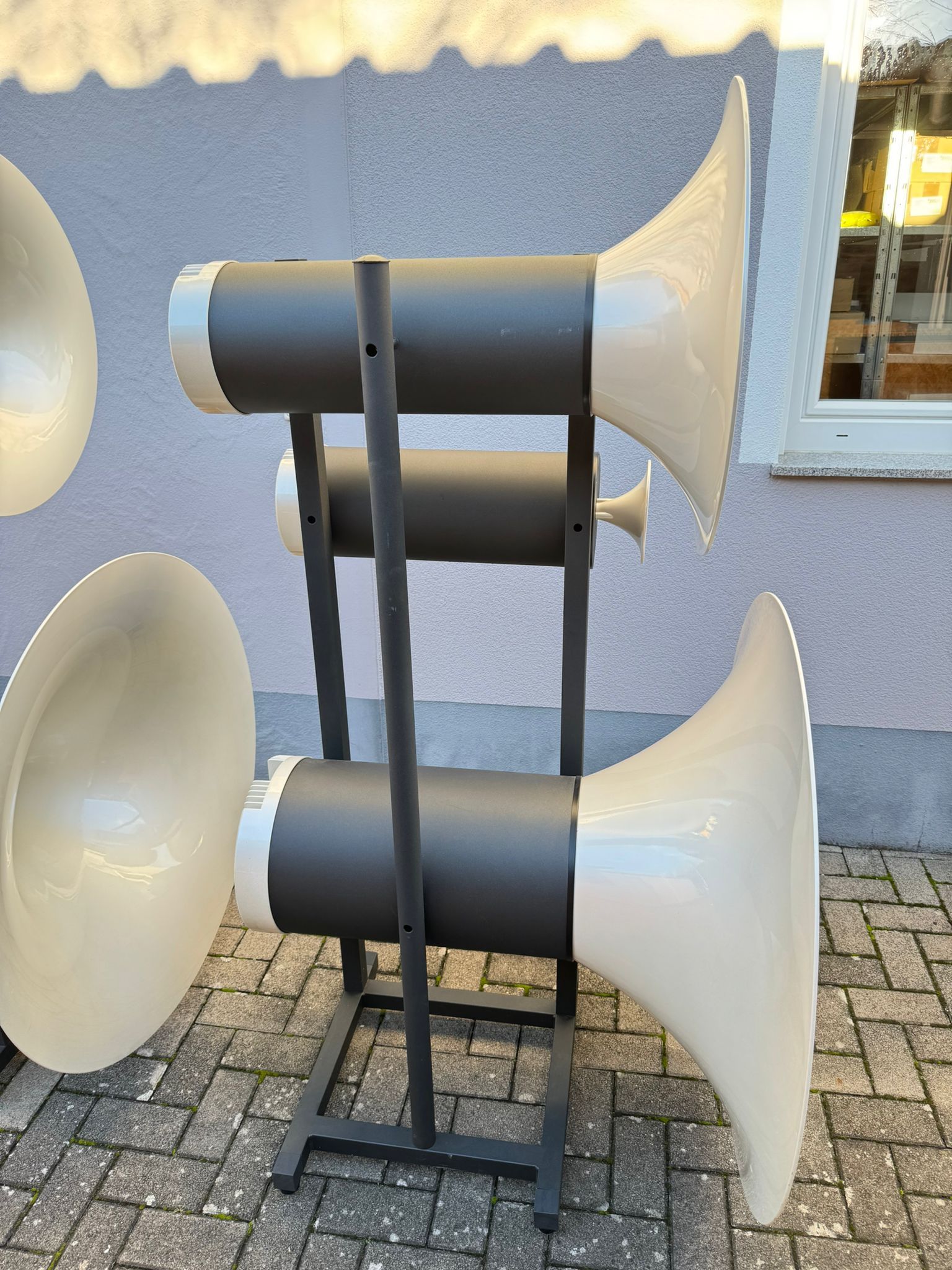 Avantgarde Trio G Horn speakers in white 14