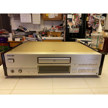 SONY  CDP-X779ES ( collectible classic ) with beautiful...