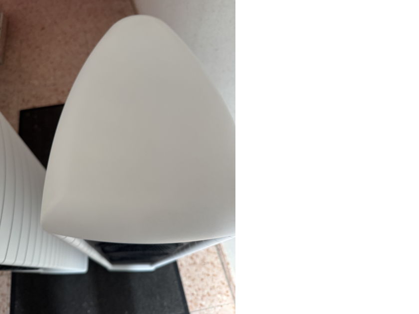 Gauder Akustik DARC 80 speakers in white-silver